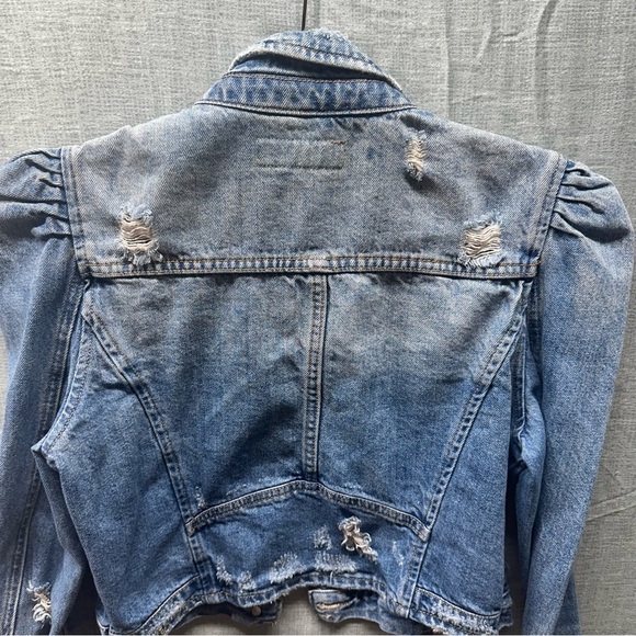BLANKNYC Distressed Puff Shoulder Cropped Denim Jean Jacket Size S Buttons - Picture 3 of 10